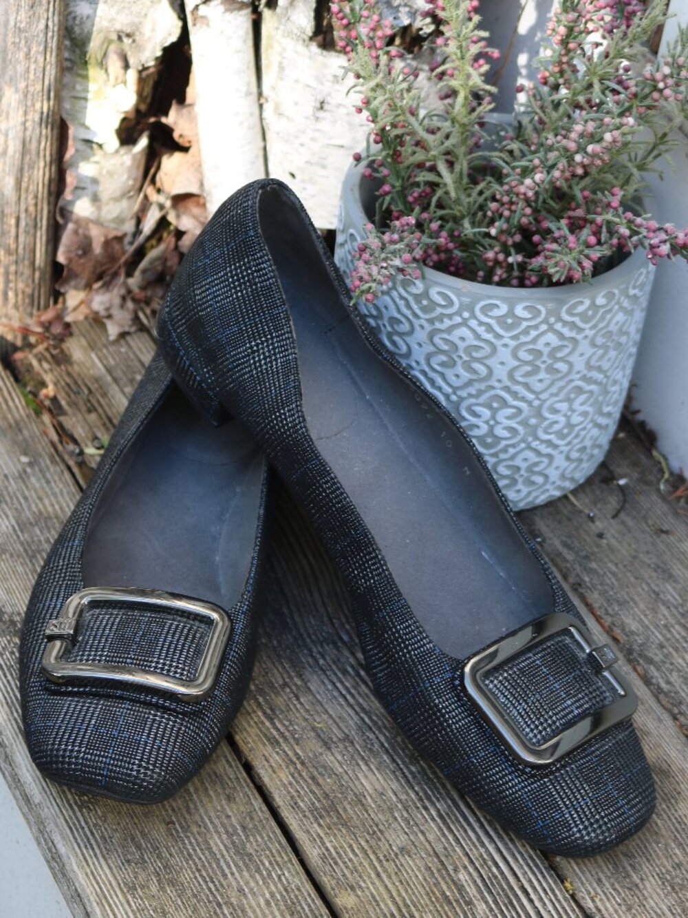 Stuart Weitzman Black Squared Pewter Scotch Plaid Large Buckle Flats Sz 10